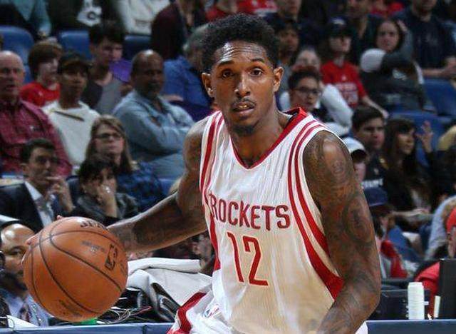 布伦森在NBA杯淘汰赛期间场均砍33+6.7，命中率55%（NBA季中锦标赛淘汰赛阶段，布伦森场均33+6.7，投篮命中率55%）